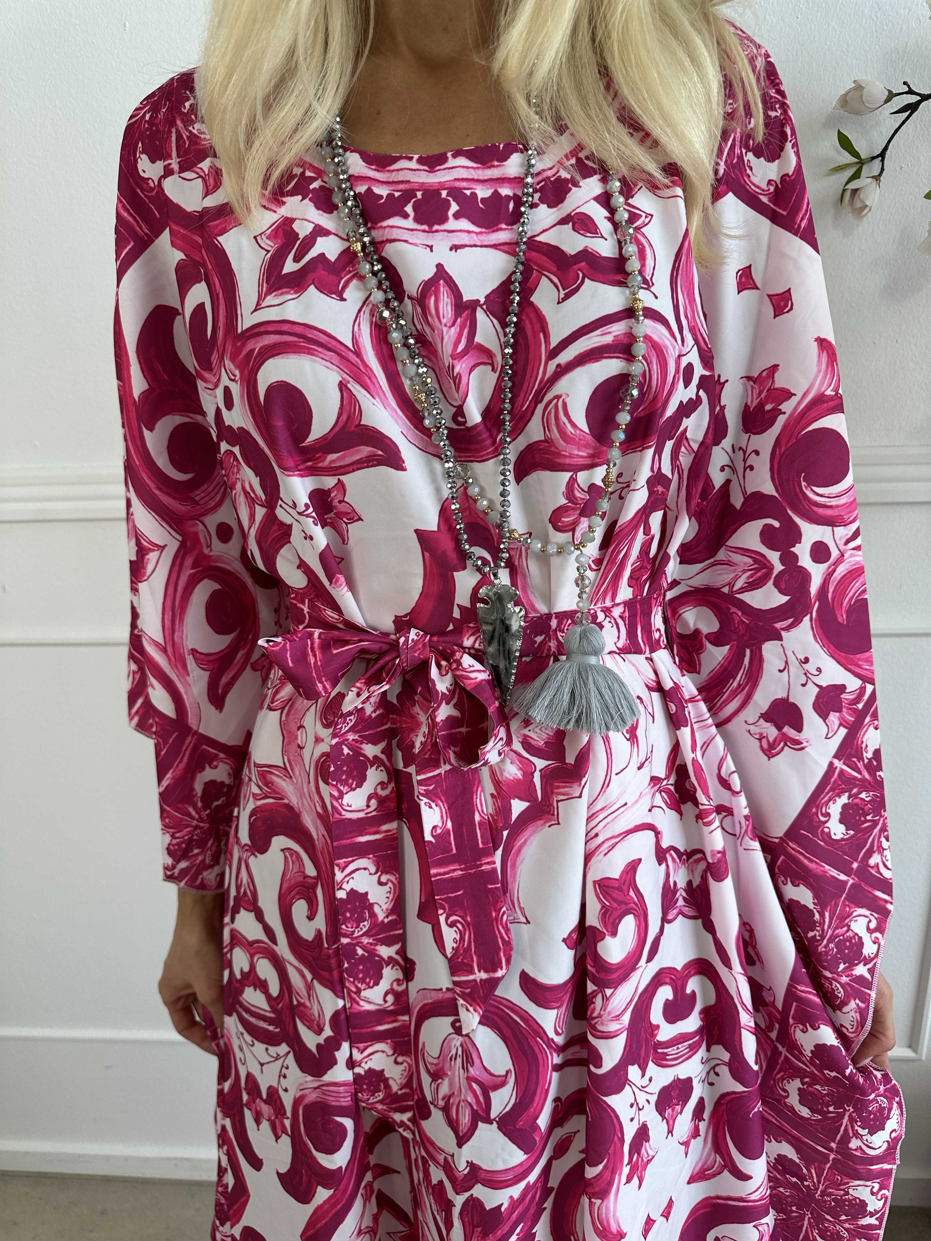 Suna - Lång tunikaklänning med vackert mönster